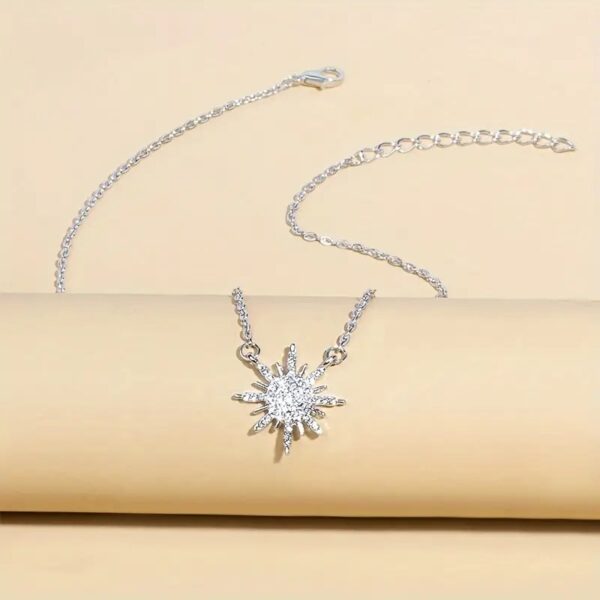 Elegant Rhinestone Star Pendant Necklace